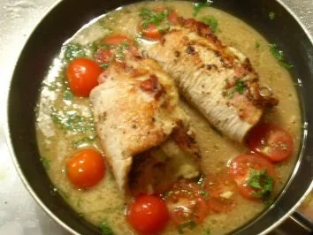 Rezept: Putenröllchen gefüllt, in Basilikum-Weißweinsauce Bild Nr. 6 Putenröllchen gefüllt, in Basilikum-Weißweinsauce - Rezept - Bild Nr. 6