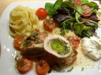 Rezept: Putenröllchen gefüllt, in Basilikum-Weißweinsauce Putenröllchen gefüllt, in Basilikum-Weißweinsauce - Rezept