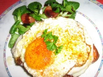 Gebackener Leberkäse auf Toast, mit Ziegenkäse und Ei - Rezept