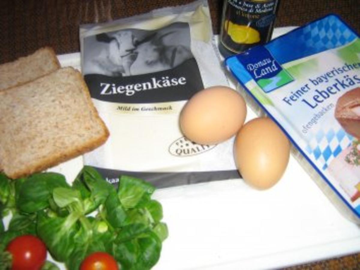 Gebackener Leberkäse auf Toast, mit Ziegenkäse und Ei - Rezept - Bild Nr. 2