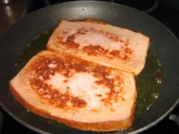 Gebackener Leberkäse auf Toast, mit Ziegenkäse und Ei - Rezept - Bild Nr. 3