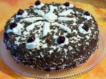 Backen: Schwarzwälder Kirschtorte mit leckerem Schokoboden - Rezept