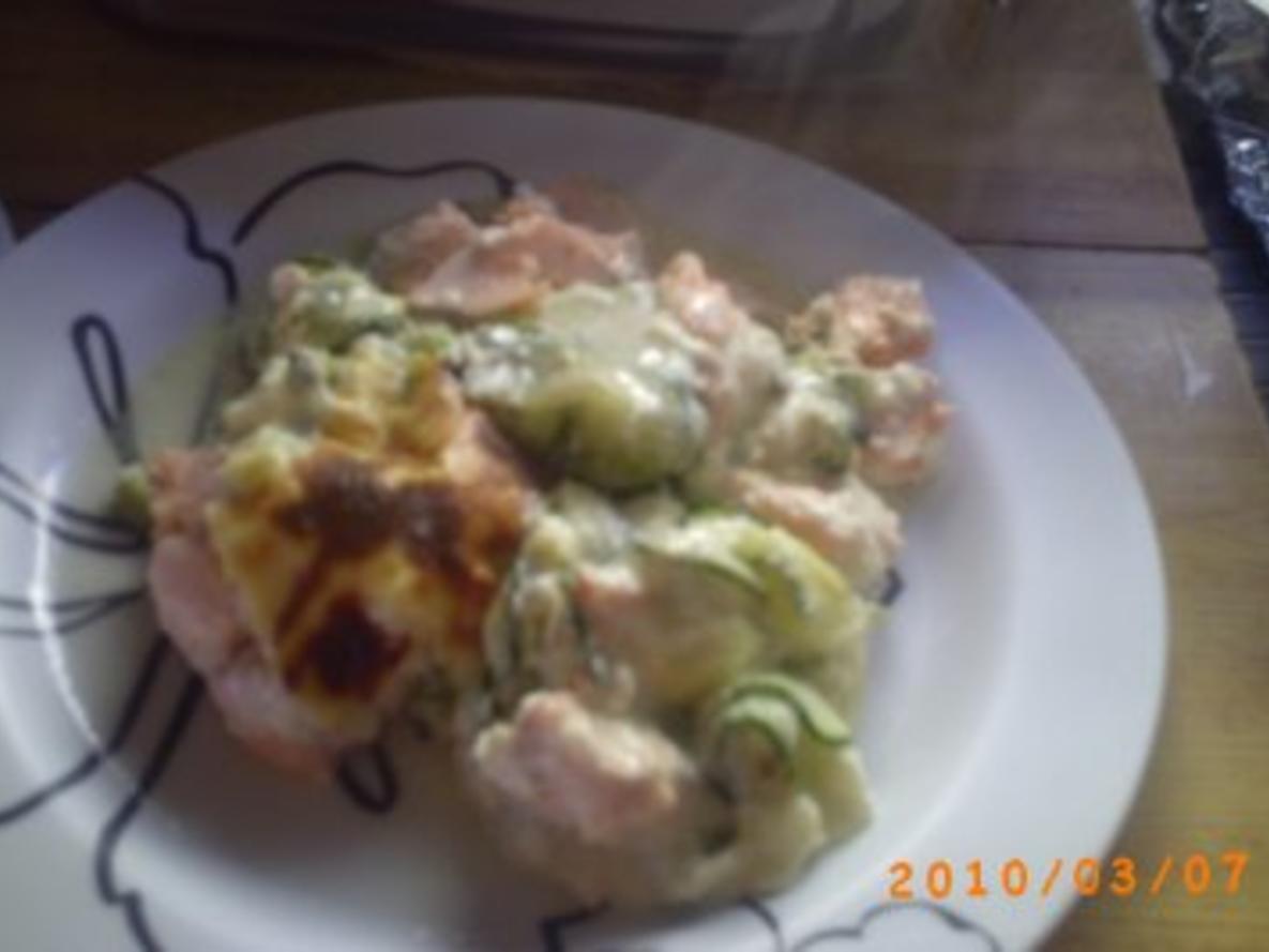 Hauptgericht: Lachsgratin mit Zucchini, dazu Salzkartoffeln - Rezept ...