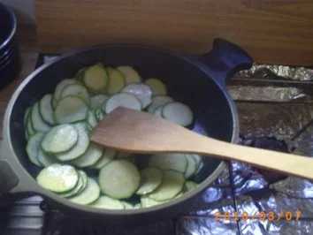 Hauptgericht: Lachsgratin mit Zucchini, dazu Salzkartoffeln - Rezept - Bild Nr. 2