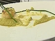 Gegrillte Jakobsmuscheln an Erbsenpüree und Minzvinaigrette - Rezept