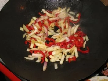 Rezept: Thai-Hähnchen-Gemüsewok Bild Nr. 9 Thai-Hähnchen-Gemüsewok - Rezept - Bild Nr. 9