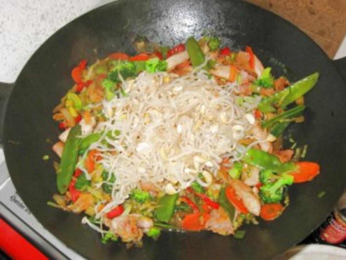 Thai-Hähnchen-Gemüsewok - Rezept mit Bild - kochbar.de