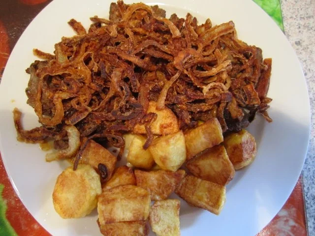 Rezept: Zwiebelrostbraten mit Frühlingskartoffel Bild Nr. 3 Zwiebelrostbraten mit Frühlingskartoffel - Rezept - Bild Nr. 3