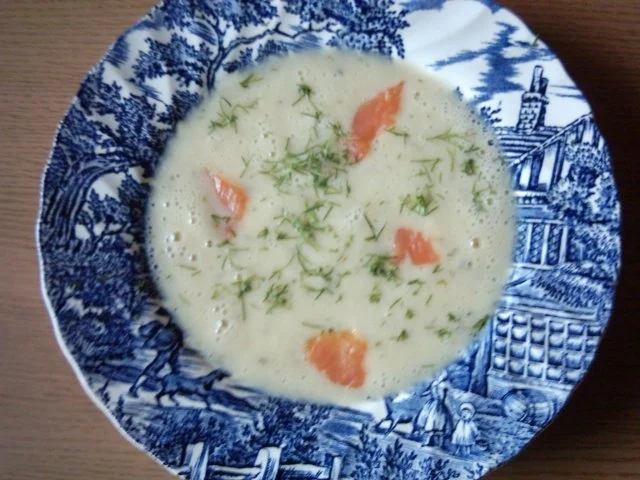 Rezept: Selleriecremesuppe mit Räucherlachs Selleriecremesuppe mit Räucherlachs - Rezept