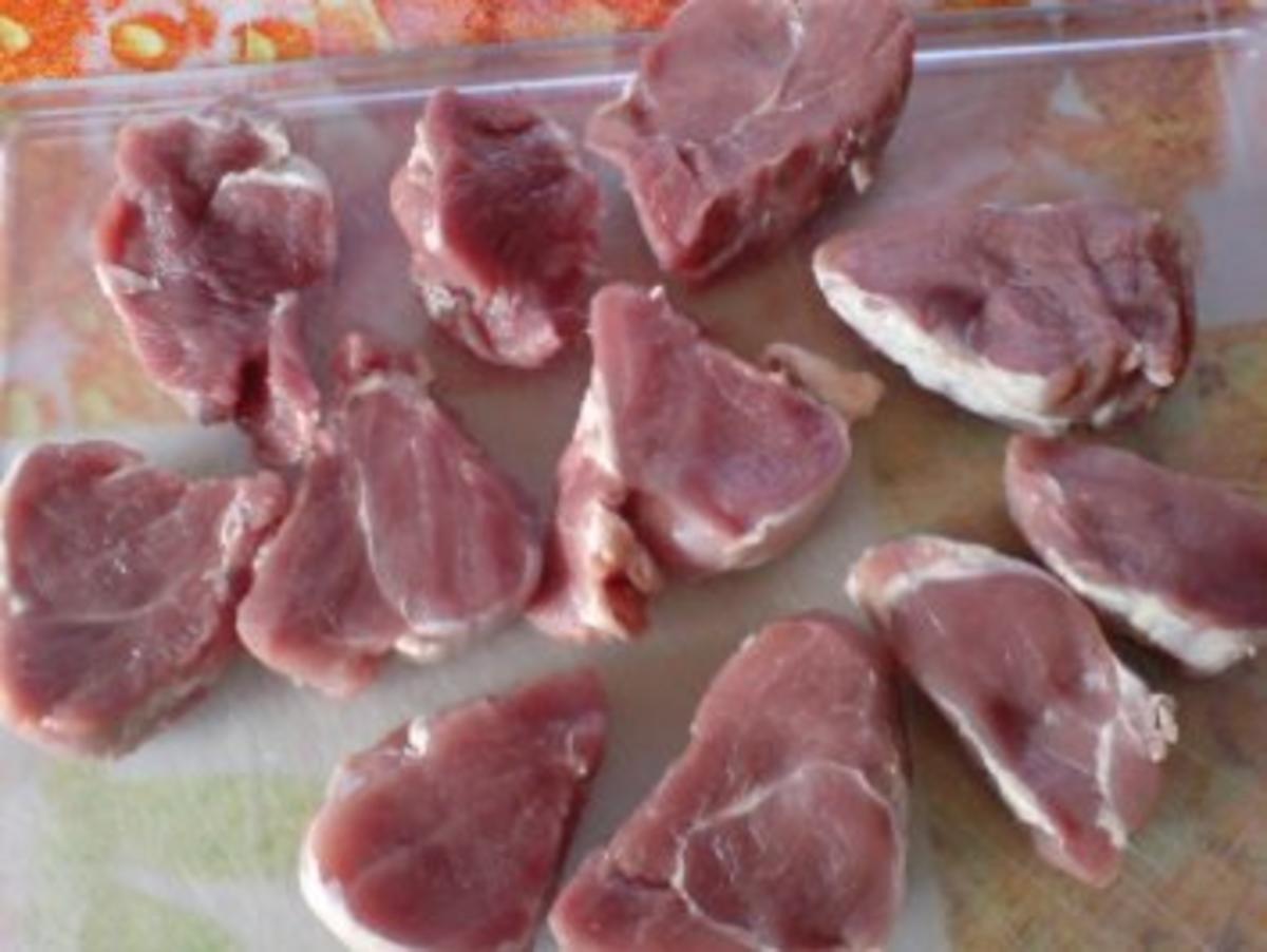Schweinemedaillons mit Orangeat-Kruste und Pfeffer-Rahmsoße - Rezept - Bild Nr. 3