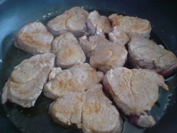 Rezept: Schweinemedaillons mit Orangeat-Kruste und Pfeffer-Rahmsoße Bild Nr. 9 Schweinemedaillons mit Orangeat-Kruste und Pfeffer-Rahmsoße - Rezept - Bild Nr. 9