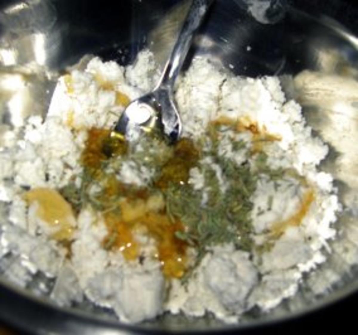 Ziegenkäse-Hackfleischtaschen mit Joghurt-Knoblauch-Minz-Sauce - Rezept - Bild Nr. 4