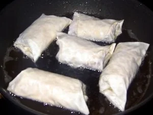 Ziegenkäse-Hackfleischtaschen mit Joghurt-Knoblauch-Minz-Sauce - Rezept - Bild Nr. 10