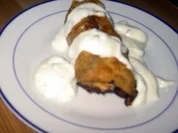 Ziegenkäse-Hackfleischtaschen mit Joghurt-Knoblauch-Minz-Sauce - Rezept