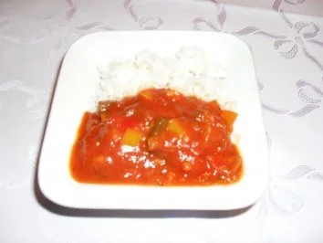 Paprikasoße mit Zimt + Reis - zum Aufwärmen an kalten Tagen - Rezept