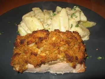 Rezept: Lachsfilet mit Bröselhaube und Senfcremekartoffeln Lachsfilet mit Bröselhaube und Senfcremekartoffeln - Rezept