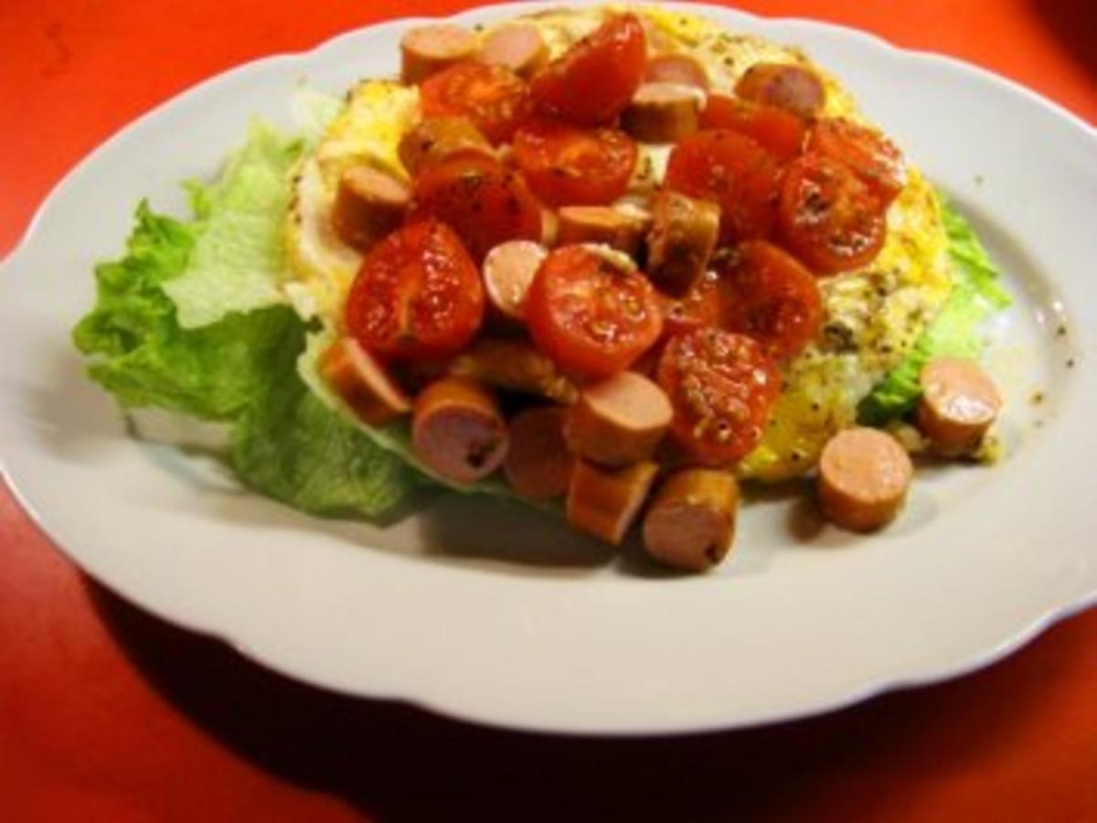 gerührtes Ei mit Würstchen und Tomaten..... - Rezept