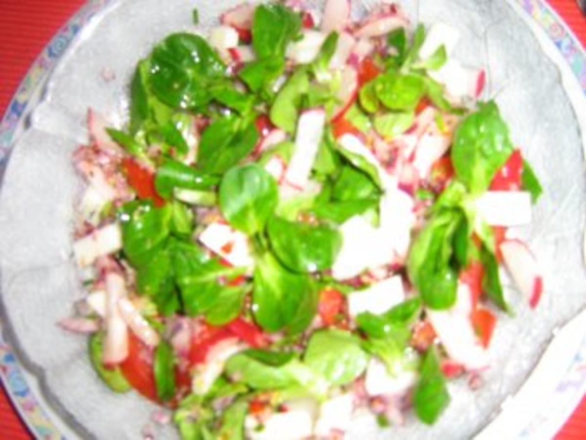 Feldsalat mit Tomatenfilets und Radieschen - Rezept - Bild Nr. 8