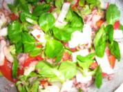 Feldsalat mit Tomatenfilets und Radieschen - Rezept