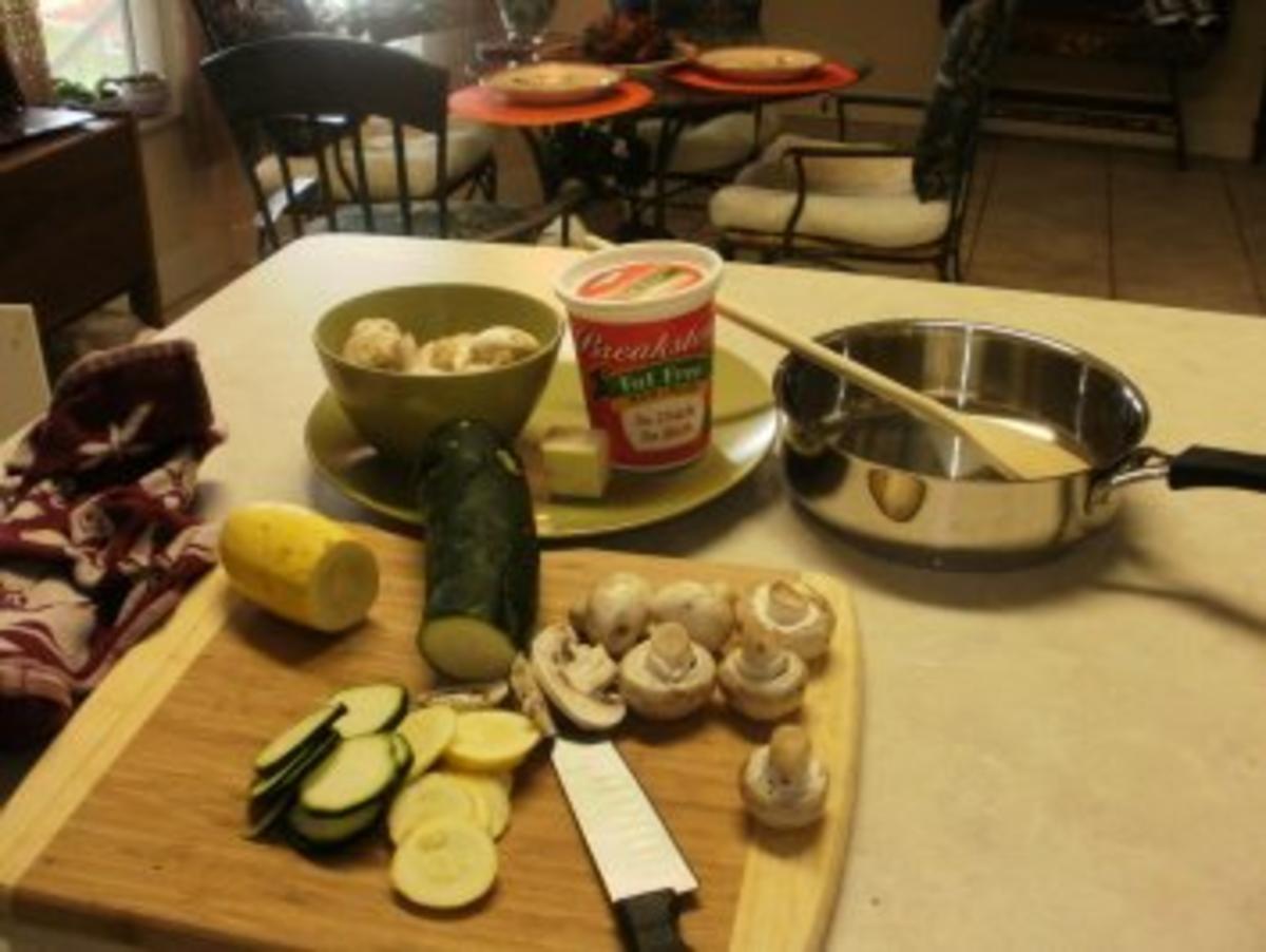 Gemuesse- Pilze Zucchini Stroganoff - mit Amerikanischem  BBQ vom Grill Huhn oder Steak - Ich servierte Huhn damit - Rezept - Bild Nr. 3
