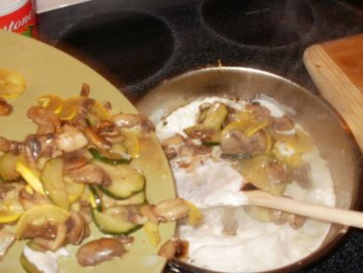 Gemuesse- Pilze Zucchini Stroganoff - mit Amerikanischem  BBQ vom Grill Huhn oder Steak - Ich servierte Huhn damit - Rezept - Bild Nr. 6
