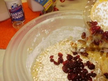 Muffins: Haferflocken mit Fruechten - Amerikanisch  - wenn man keine Zeit hat fuer Fruehstueck - Rezept - Bild Nr. 3