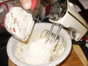 Muffins Mini:  Rum- Schokolate Chips gefuellte kleine Muffins - Gefuellt -Elegant fuer Besuch zum Kaffee - Rezept - Bild Nr. 3