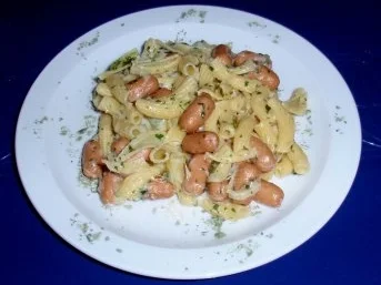 Rezept: Schnelle Käsenudeln mit Miniwürstchen Bild Nr. 3 Schnelle Käsenudeln mit Miniwürstchen - Rezept - Bild Nr. 3