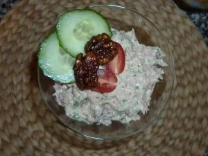 Thunfisch-Schafskäsecreme mit Vollkorncrackern - Rezept