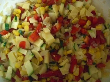 Rezept: Gemischter Zucchini-Paprika-Mais Salat Bild Nr. 2 Gemischter Zucchini-Paprika-Mais Salat - Rezept - Bild Nr. 2