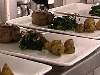 Lammfiletschnecke an Blattspinat und Rosmarinkartöffelchen - Rezept