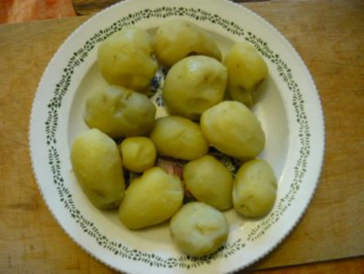 Bratkartoffeln mit Gurkensalat - Rezept - Bild Nr. 2