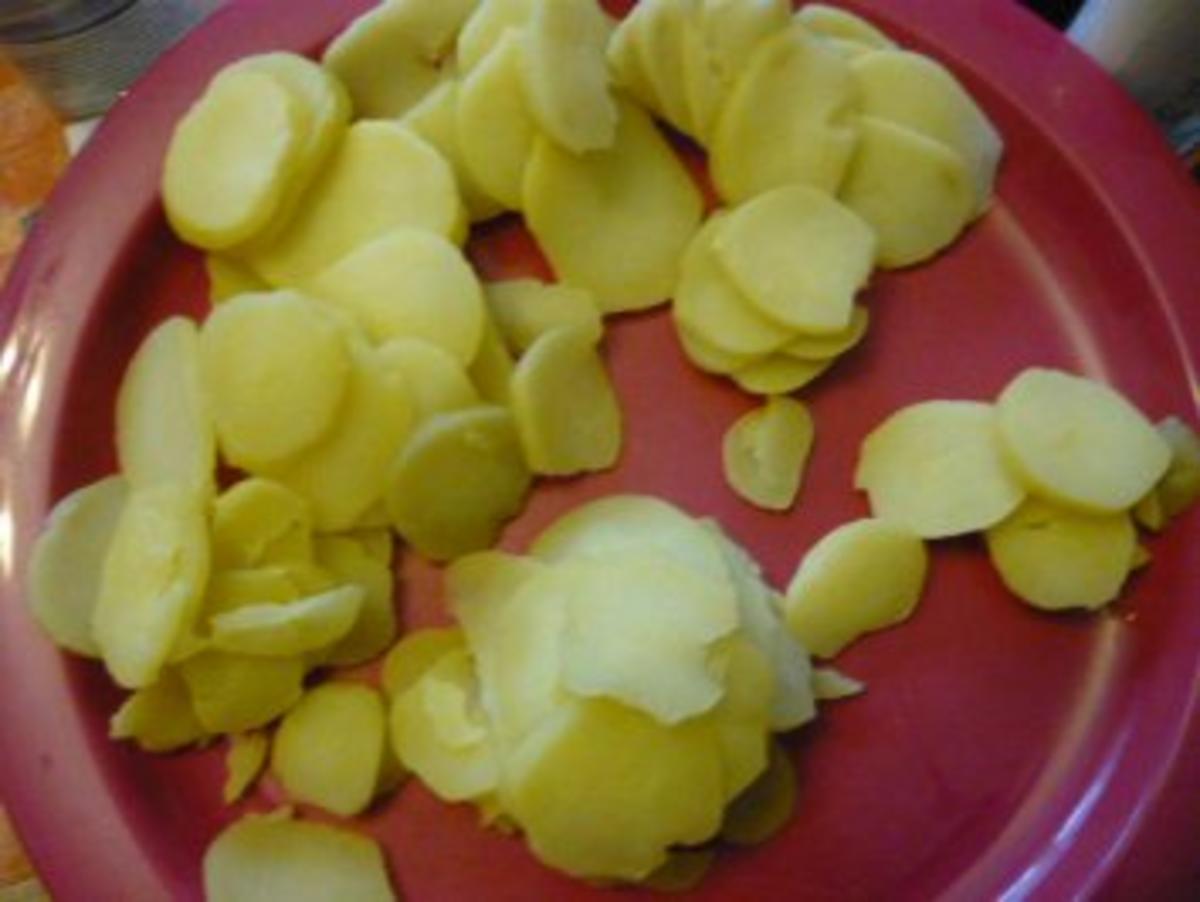 Bratkartoffeln mit Gurkensalat - Rezept - Bild Nr. 3