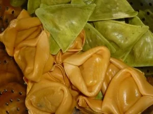 Rezept: Tortellini "due colori" mit Gorgonzola-Cidre-Sauce und Lachs Bild Nr. 4 Tortellini "due colori" mit Gorgonzola-Cidre-Sauce und Lachs - Rezept - Bild Nr. 4