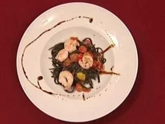 Rezept: Scharfe Schalen-Könige auf Trauer-Pasta (Anneke Dürkopp) Scharfe Schalen-Könige auf Trauer-Pasta (Anneke Dürkopp) - Rezept