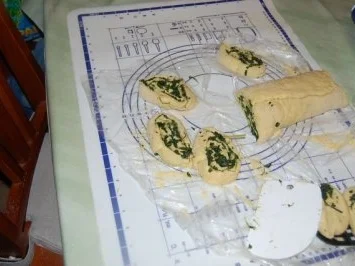 Rezept: Bratwurst mit Kartoffel-Spinat-Schnecken Bild Nr. 4 Bratwurst mit Kartoffel-Spinat-Schnecken - Rezept - Bild Nr. 4