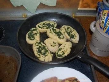 Rezept: Bratwurst mit Kartoffel-Spinat-Schnecken Bild Nr. 5 Bratwurst mit Kartoffel-Spinat-Schnecken - Rezept - Bild Nr. 5