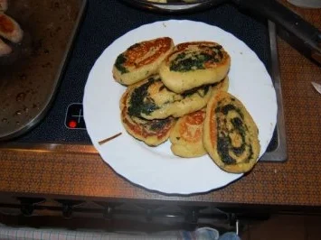 Rezept: Bratwurst mit Kartoffel-Spinat-Schnecken Bild Nr. 6 Bratwurst mit Kartoffel-Spinat-Schnecken - Rezept - Bild Nr. 6