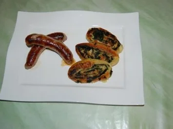 Rezept: Bratwurst mit Kartoffel-Spinat-Schnecken Bratwurst mit Kartoffel-Spinat-Schnecken - Rezept