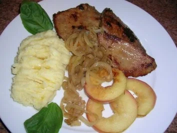 Rezept: Kalbsleber Berliner Art mit Äpfeln, Zwiebel und feinem Kartoffelstock Bild Nr. 5 Kalbsleber Berliner Art mit Äpfeln, Zwiebel und feinem Kartoffelstock - Rezept - Bild Nr. 5