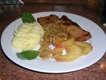 Rezept: Kalbsleber Berliner Art mit Äpfeln, Zwiebel und feinem Kartoffelstock Bild Nr. 2 Kalbsleber Berliner Art mit Äpfeln, Zwiebel und feinem Kartoffelstock - Rezept - Bild Nr. 2