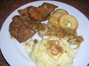 Rezept: Kalbsleber Berliner Art mit Äpfeln, Zwiebel und feinem Kartoffelstock Kalbsleber Berliner Art mit Äpfeln, Zwiebel und feinem Kartoffelstock - Rezept