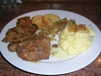 Rezept: Kalbsleber Berliner Art mit Äpfeln, Zwiebel und feinem Kartoffelstock Bild Nr. 3 Kalbsleber Berliner Art mit Äpfeln, Zwiebel und feinem Kartoffelstock - Rezept - Bild Nr. 3