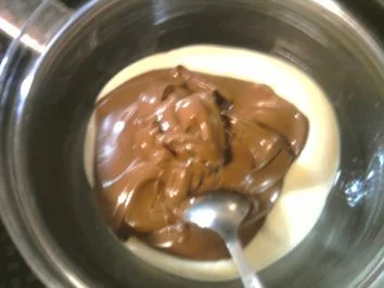 Rezept: Nuss-Nougat-Pralinen Bild Nr. 6 Nuss-Nougat-Pralinen - Rezept - Bild Nr. 6