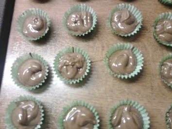 Rezept: Nuss-Nougat-Pralinen Bild Nr. 8 Nuss-Nougat-Pralinen - Rezept - Bild Nr. 8