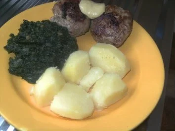 Bouletten mit Porreefüllung  einem Hauch Zimt - Salzkartoffeln ,Spinat und - Rezept