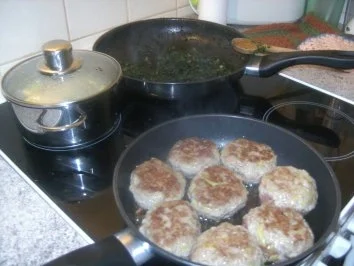 Bouletten mit Porreefüllung  einem Hauch Zimt - Salzkartoffeln ,Spinat und - Rezept - Bild Nr. 7