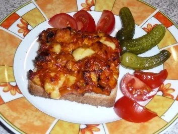 Rezept: Snack: Hähnchenbrust geschnetzelt auf Toast Snack: Hähnchenbrust geschnetzelt auf Toast - Rezept