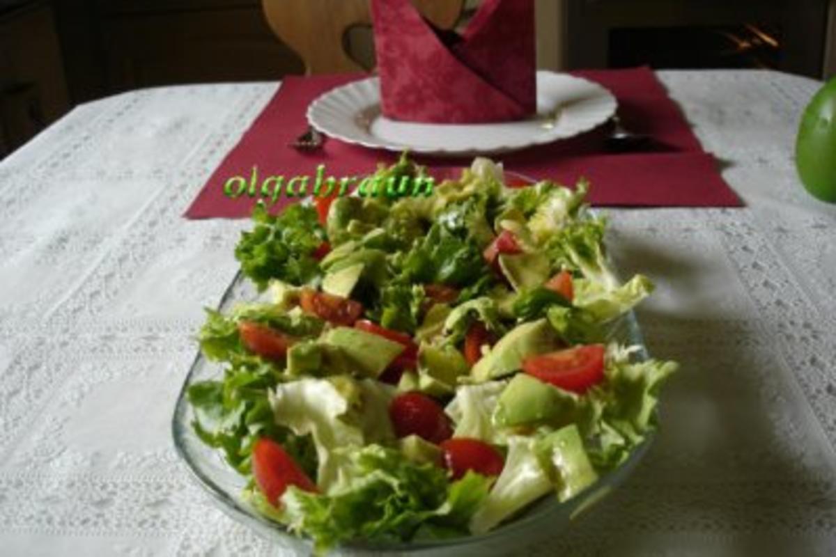 Avocado-Tomaten-Salat auf Lollo Bianco - Rezept