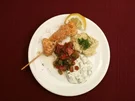 Paprika-Tomaten-Salat, Marokkanische Lachsspieße, Joghurt a la Arabia (Gitta Saxx) - Rezept